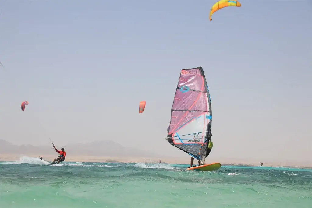 Windsurf e kite nel Mar Rosso a Safaga